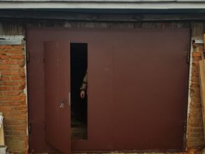 С левой калиткой и подъёмом высоты