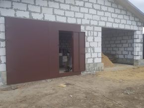 Двое ворот в одном месте. В процессе установки Агнарные ворота двойные