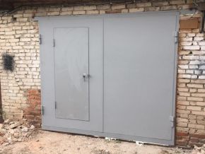 Новые ворота в увеличенном проёме Белые ворота с калиткой на заказ