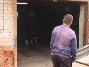 Наметили, как будем увеличивать проём. Расчёт стоимости и замер