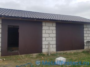 Новенькие ворота в сдвоенном гараже Двойные ворота, большой гараж