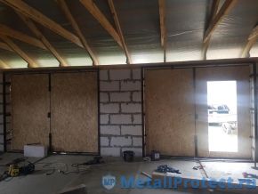 Вид двойных ворот изнутри. Двое гаражных ворот на одном фото изнутри