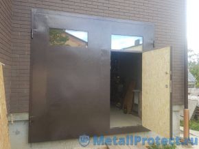 Ворота с двумя окнами.
Высота - 2,7 метра,
Ширина - 2,56 метра. Ворота с двумя окнами, Высота - 2,7 метра, Ширина - 2,5 метра.