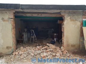 Выбиваем кирпичи над гаражом Кирпичный гараж низкая высота