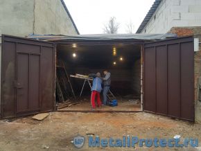 Открываем, проверяем. Убираем рабочее место. Распашные ворота для большого проёма